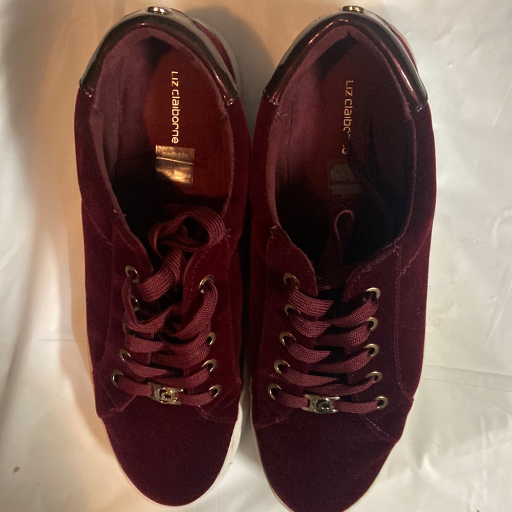 LIZ CLAIBORNE — BURGUNDY VELVET SIZE 10 SNEAKERS — BURGUNDY TIE UP SHOESTRINGS